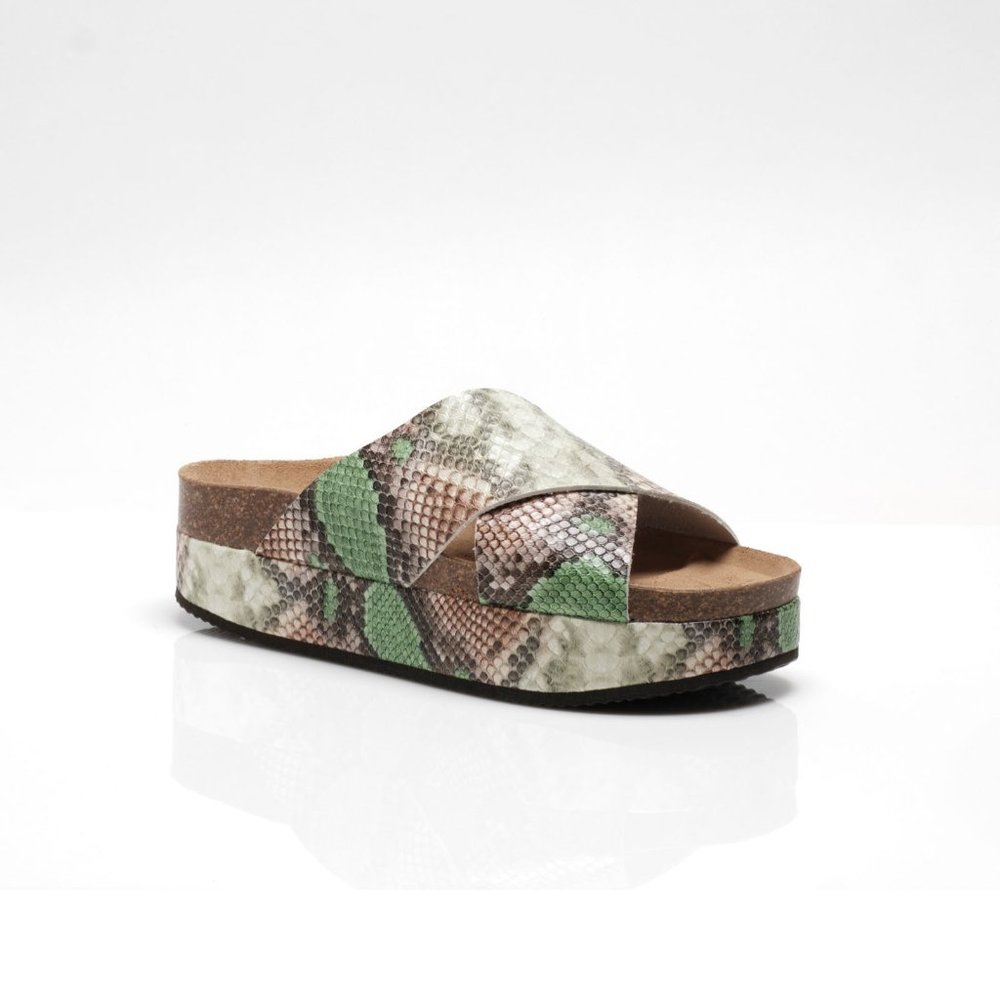 🎉LAST CHANCE🎉 FREE PEOPLE Sidelines Flatform Sandal / Green Light Snake